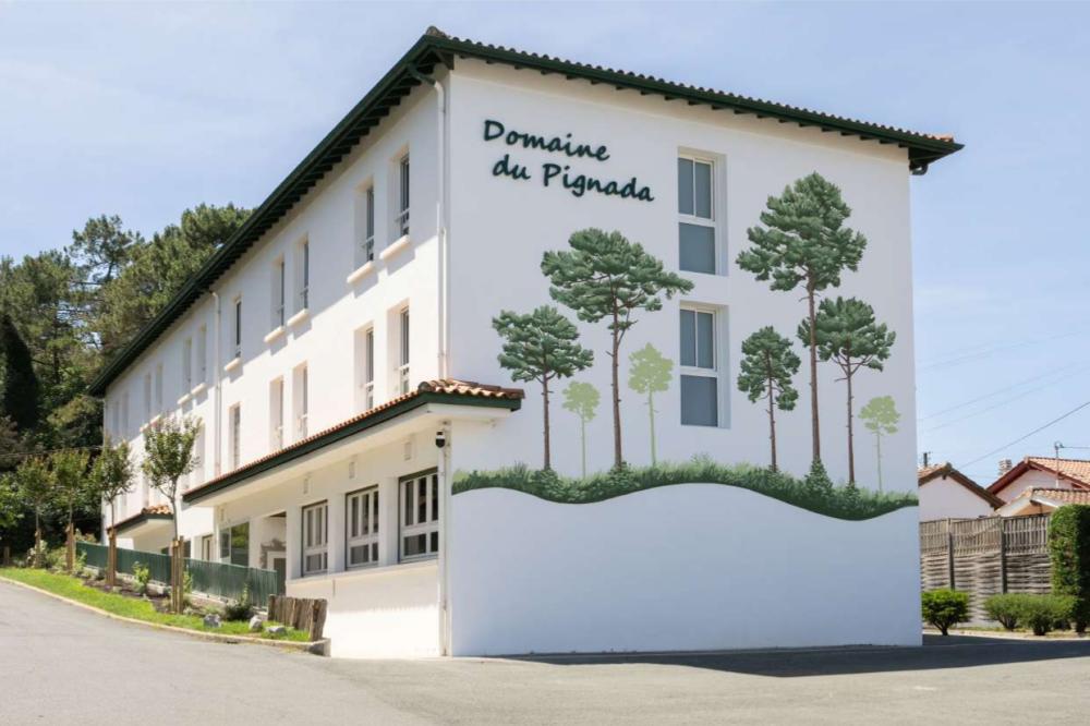 Une fresque exceptionnelle à l'entrée du domaine ! Une fresque exceptionnelle à l'entrée du domaine !